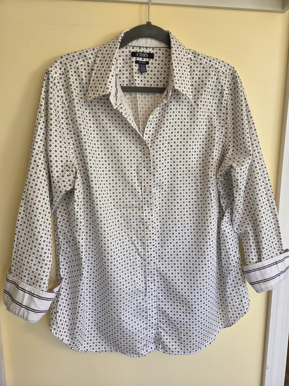 Chaps White Button-Up Shirt with Black Geometric Print